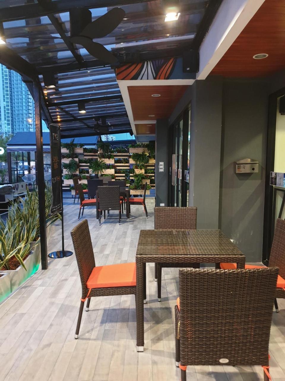 T2 Jomtien Pattaya Hotel Exterior photo